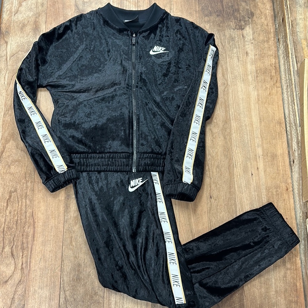 Nike sweatsuit
